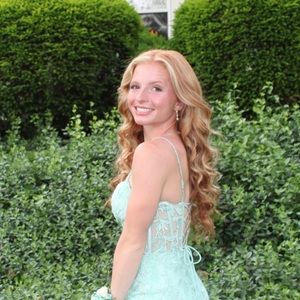 Meet your Posher, Hailey